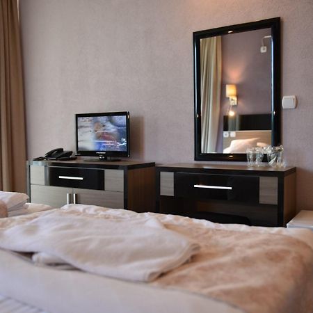 Hotel Leon Debar Zewnętrze zdjęcie