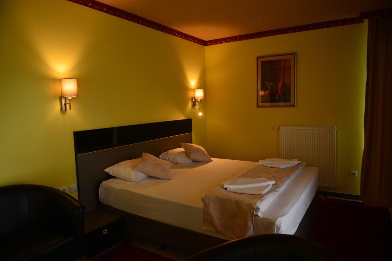 Hotel Leon Debar Zewnętrze zdjęcie