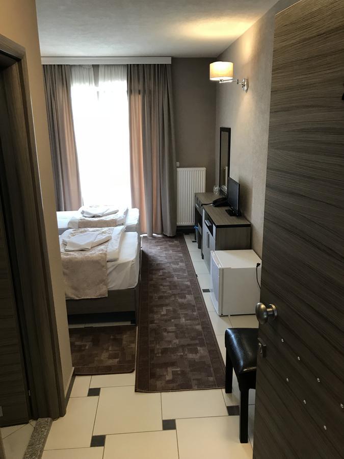 Hotel Leon Debar Zewnętrze zdjęcie